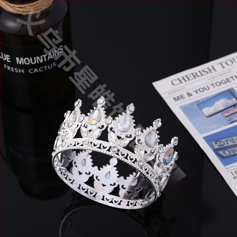 Piiriülene populaarne barokkstiilis pruudikroon, tiaara, kuninganna ballikleidi kroon erinevates värvides lillekaunistusega