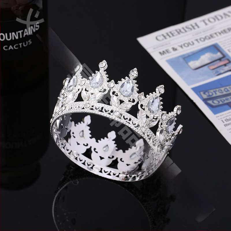 Piiriülene populaarne barokkstiilis pruudikroon, tiaara, kuninganna ballikleidi kroon erinevates värvides lillekaunistusega