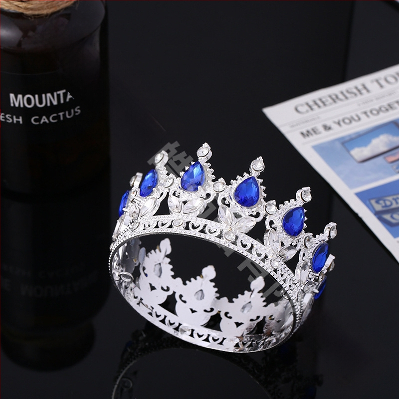 Piiriülene populaarne barokkstiilis pruudikroon, tiaara, kuninganna ballikleidi kroon erinevates värvides lillekaunistusega