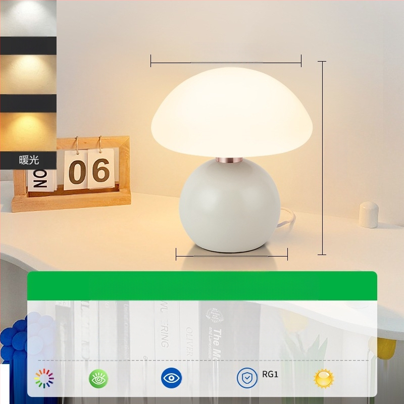 Stolová lampa vo francúzskom krémovom štýle, spálňa, nočné svetlo s vysokou farebnou hodnotou, severské dievča, romantická svadobná dekorácia