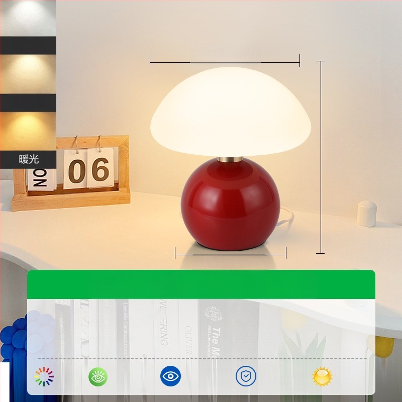 Stolová lampa vo francúzskom krémovom štýle, spálňa, nočné svetlo s vysokou farebnou hodnotou, severské dievča, romantická svadobná dekorácia