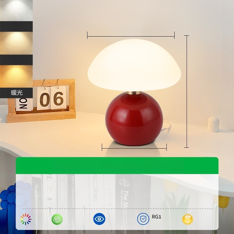 Stolová lampa vo francúzskom krémovom štýle, spálňa, nočné svetlo s vysokou farebnou hodnotou, severské dievča, romantická svadobná dekorácia