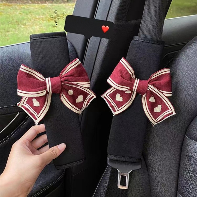 Naujas mielas moteriškas automobilio saugos pečių pagalvėlių rinkinys su peteliške, saugos diržo rinkinys, automobilio salono odinis pečių pagalvėlių dekoravimas