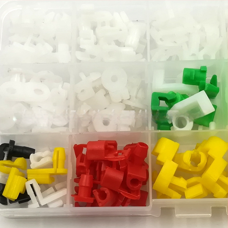 160 vnt. dėžutėje esanti spynos sagtis tinka durų spynos svirties sagtims, visų rūšių plastikinėms tvirtinimo detalėms, nailono tvirtinimo detalėms, stūmimo tipo kniedėms.