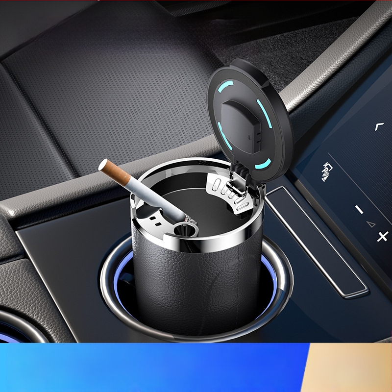 Automobilio peleninė su spalvota LED lempute, auksinė vidinė talpa, vienu mygtuku atidaromas dangtelis, didelės talpos peleninė