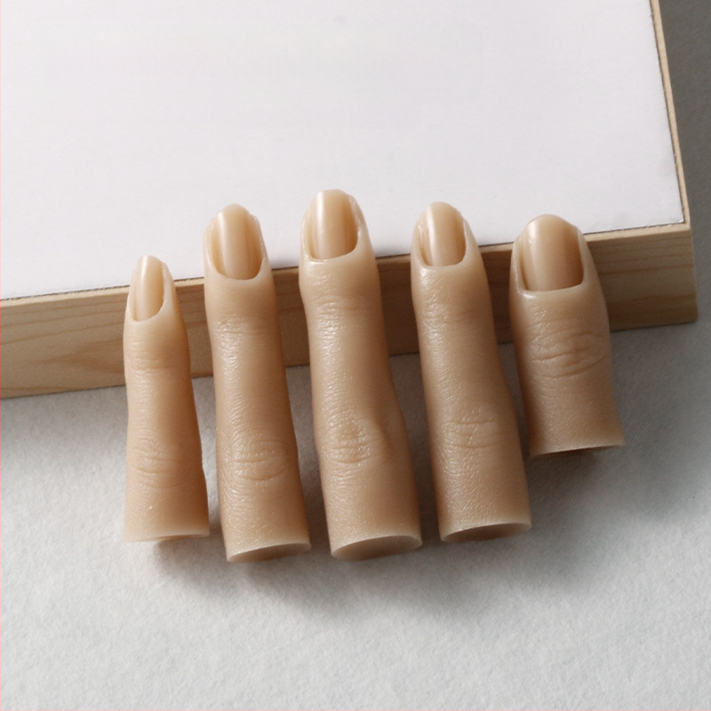 Pilnas silikona pirkstu locītavas, kas veidotas pāri robežām, var saliekt un ievietot naga plāksnē, lai praktizētu silikona pirkstu modeļu attēlošanu.