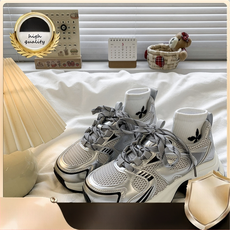 Retro storapadžiai, kvėpuojantys, laisvalaikio sportiniai „Forrest Gump“ bateliai moterims, 2025 m., universalūs, madingi, pėdas demonstruojantys, maži, itin seksualūs tėčio bateliai.