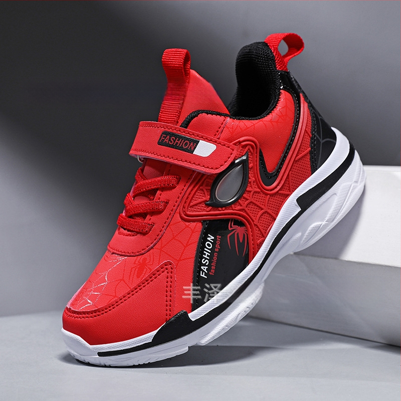 Vaikiški batai su Žmogaus-voro atvaizdu, pavasario ir rudens odiniai berniukiški sportbačiai, pradinės mokyklos berniukų, vidutinio ir didelio dydžio vaikiški batai.