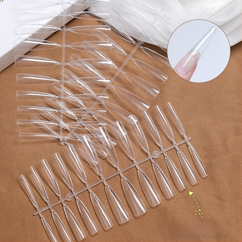 Nagų manikiūras, itin ilgi smailūs nagai, liekninantis įvaizdis, itin ploni, be pėdsakų nešiojami nagų priauginimai, nagų salonams skirti lopinėliai be graviravimo ir šlifavimo