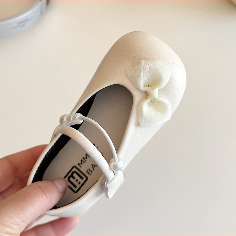 Tüdrukute printsessikingad 2025. aasta uued kevadised väikese tüdruku pärlmutterkattega pehme tallaga nahast kingad beebitüdruku moodsed lipsuga ühekihilised kingad