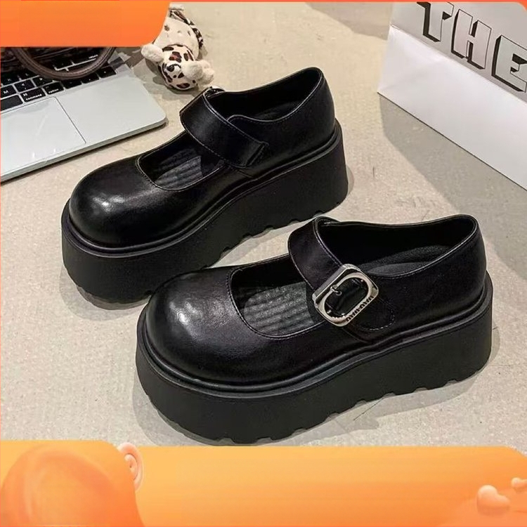 Užsienio prekybos „Preppy“ stiliaus maži odiniai bateliai 2025 m. pavasariui ir vasarai. Nauji JK storapadžiai, aukštį didinantys plokščiapadžiai, retro stiliaus vienos sagos Mary Jane bateliai.