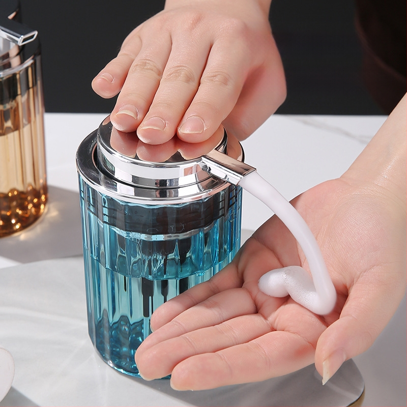 Kelioninis prausimosi puodelis Šampūnas Kūno muilas Rankų muilas Presas Putplasčio buteliukas Veido valiklis Putplasčio buteliukas