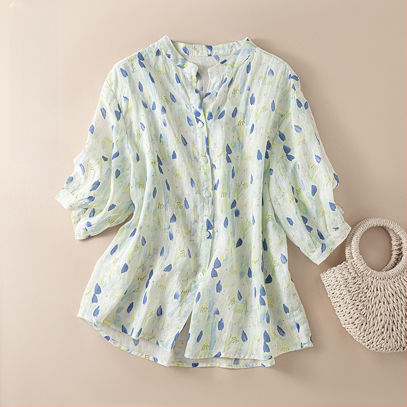 Moteriški 2024 m. vasaros laisvo kirpimo V formos iškirptės gėlėti ramės marškiniai su vidutinėmis rankovėmis.