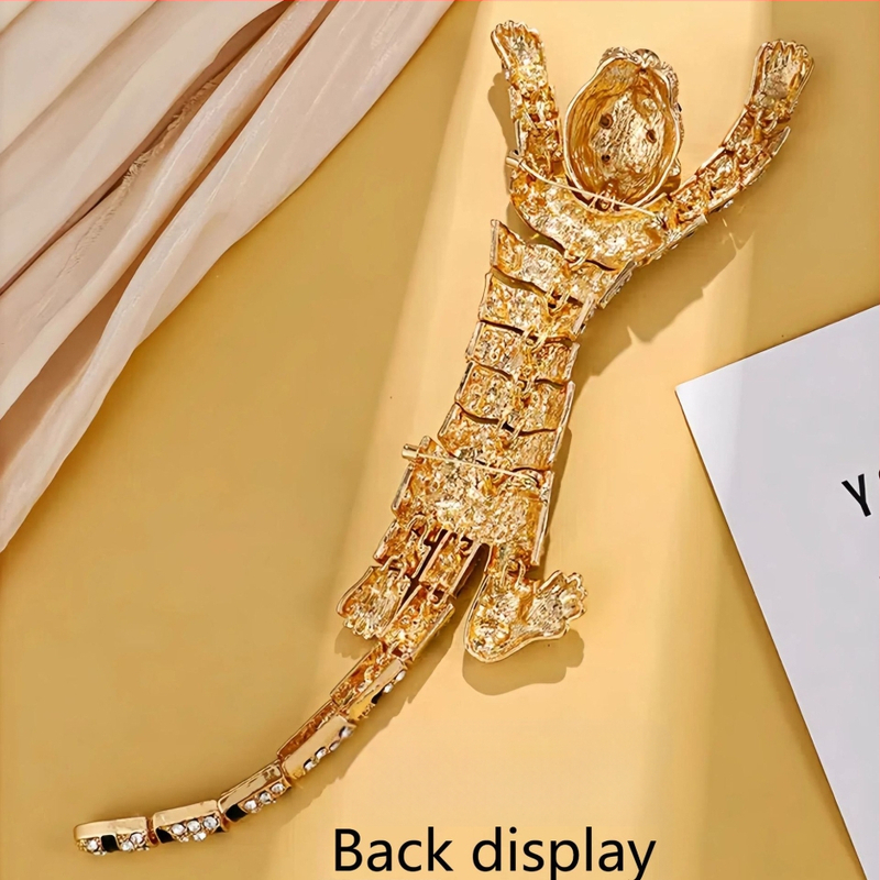 Europietiški ir amerikietiški sprogimai. Per petį persegama tigro sagė moterims. Sunkiosios pramonės mados, deimantais inkrustuotos, elegantiškos palto megztinio aksesuarai.