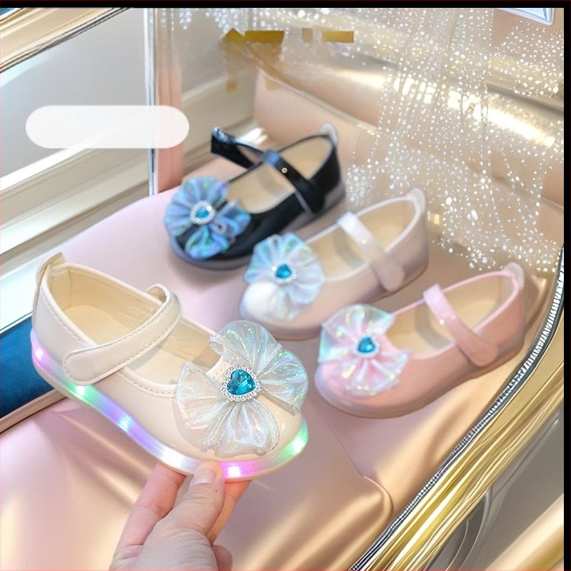 Tüdrukute printsessikingad 2025. aasta kevadel uued välklambiga helendava lipsuga rhinestones väikese tüdruku kingad ruudukujulise suuga väikesed nahast kingad