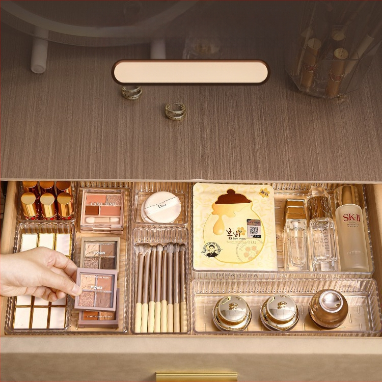 Малка кутия за козметика с отделения, тоалетка за грижа за кожата, чиния за очи, кутия за подреждане, вградена кутия за съхранение на червило
