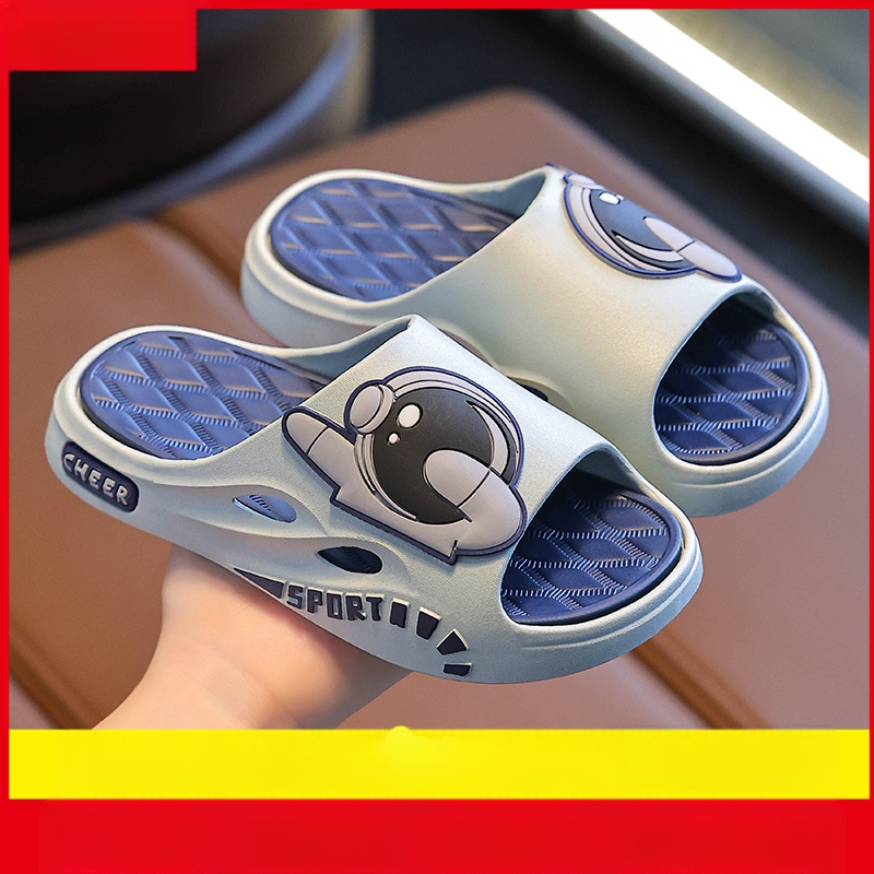 Vaikiškos basutės ir šlepetės, minkšto dugno, skirtos tėvams ir vaikams, naujos, suaugusiesiems skirtos, vasariškos, animacinių filmukų stiliaus, neslystančios, namų, vonios, vonios kambario ir lauko pojūčio.