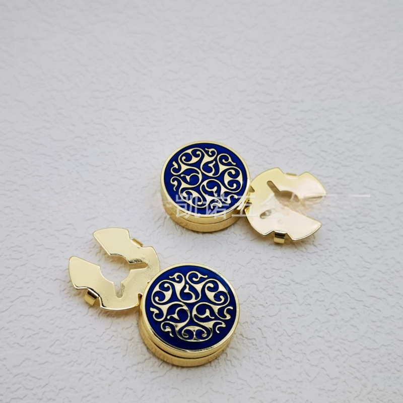 Sąsagų aksesuarai, kūrybingi mėlyno rašto sagos vyrams ir moterims, verslo prancūziški juodos ir baltos spalvos taškeliai, dekoratyvinės sagos, kaklaraiščio segtukas