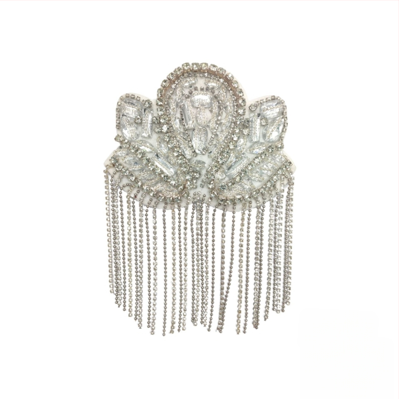 Tarpvalstybinė Europa ir Jungtinės Valstijos, nauji pankroko stiliaus kutais puošti antpečiai, medžiaginiai lipdukai, sunkioji pramonė, rankų darbo karoliukai, madingi sceniniai drabužiai, aksesuarai