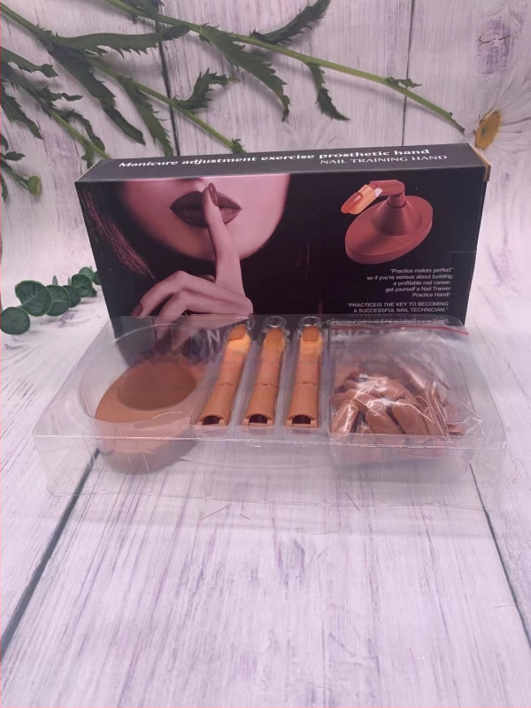 Tarpvalstybinis manikiūro atlikimas. Protezinė ranka. Lankstus, judantis sąnario modelis. Protezinė ranka. 100 vinių.