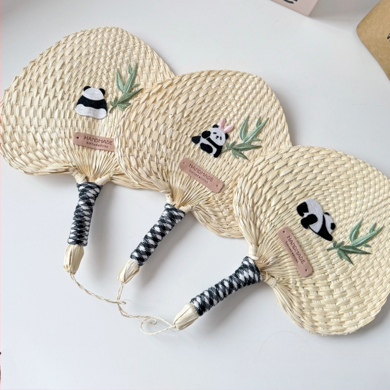 Suvine käsilehvik, uus stiil, värske ja armas lehvik, tikitud panda lillekaunistusega, käsitsi kootud hundinuiaga lehvik, väljasõidulehvik