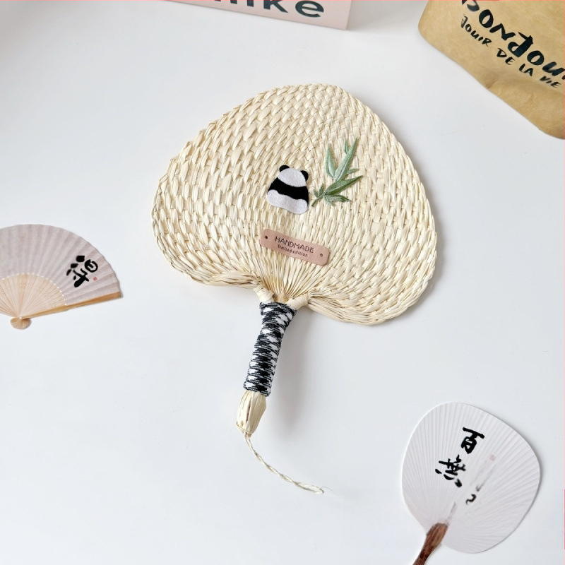 Suvine käsilehvik, uus stiil, värske ja armas lehvik, tikitud panda lillekaunistusega, käsitsi kootud hundinuiaga lehvik, väljasõidulehvik