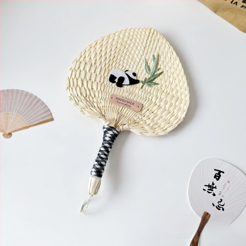 Suvine käsilehvik, uus stiil, värske ja armas lehvik, tikitud panda lillekaunistusega, käsitsi kootud hundinuiaga lehvik, väljasõidulehvik