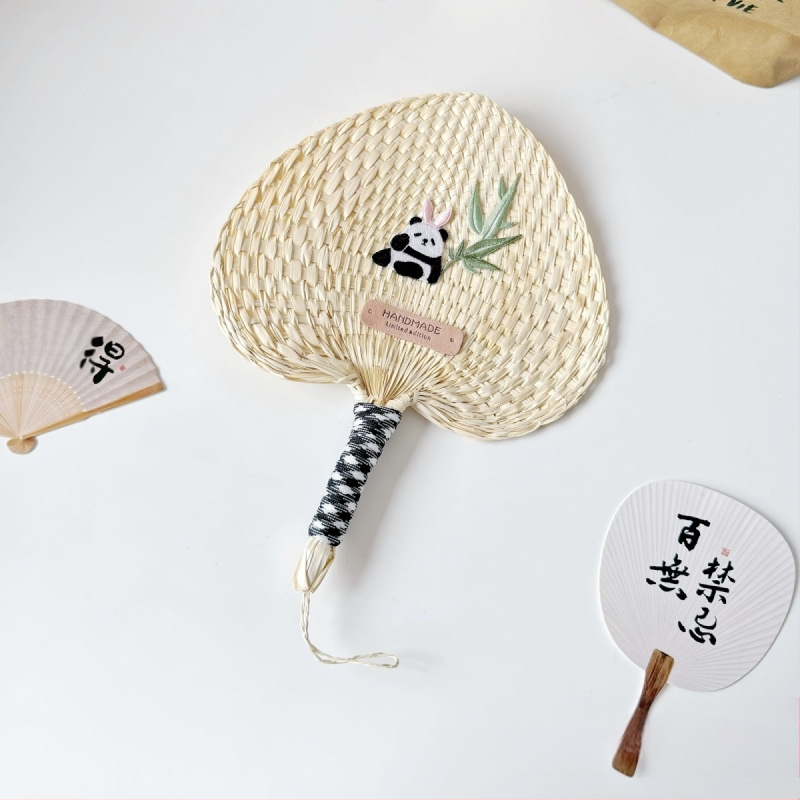 Suvine käsilehvik, uus stiil, värske ja armas lehvik, tikitud panda lillekaunistusega, käsitsi kootud hundinuiaga lehvik, väljasõidulehvik