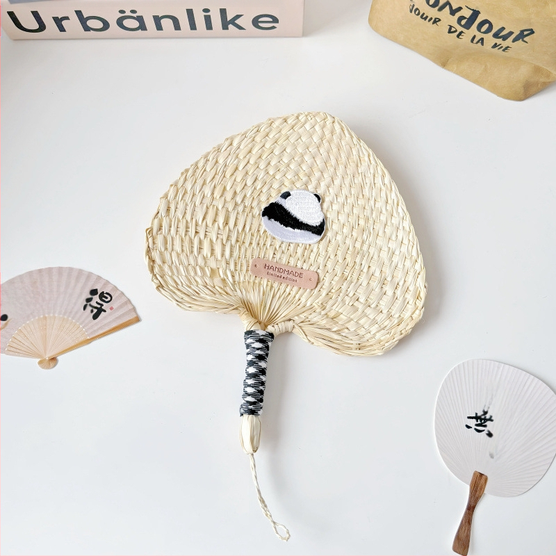 Suvine käsilehvik, uus stiil, värske ja armas lehvik, tikitud panda lillekaunistusega, käsitsi kootud hundinuiaga lehvik, väljasõidulehvik