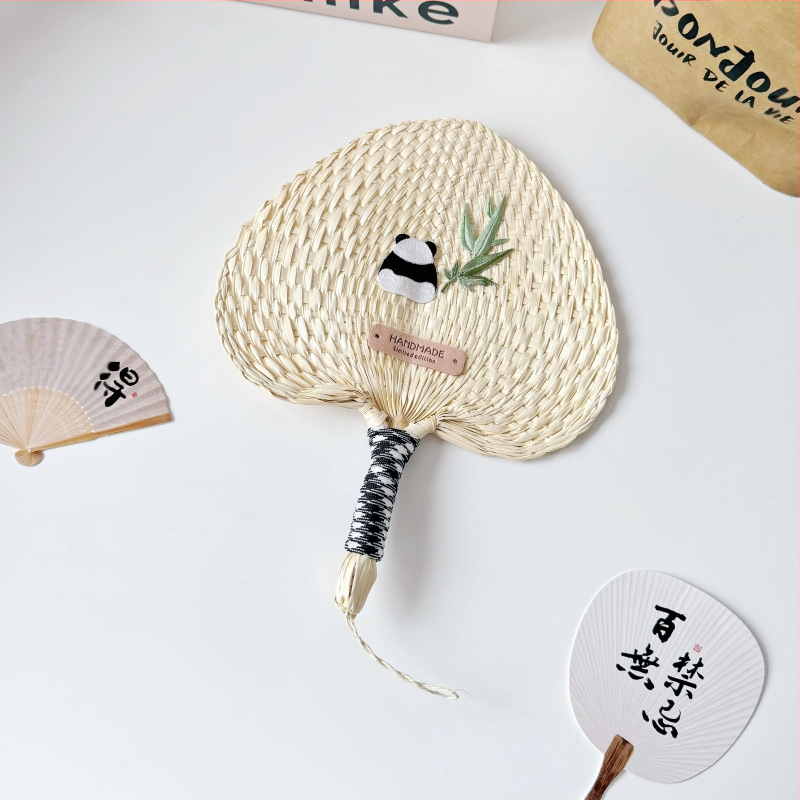 Suvine käsilehvik, uus stiil, värske ja armas lehvik, tikitud panda lillekaunistusega, käsitsi kootud hundinuiaga lehvik, väljasõidulehvik