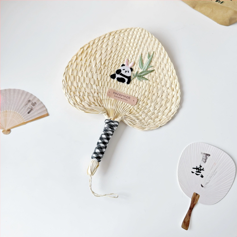 Suvine käsilehvik, uus stiil, värske ja armas lehvik, tikitud panda lillekaunistusega, käsitsi kootud hundinuiaga lehvik, väljasõidulehvik