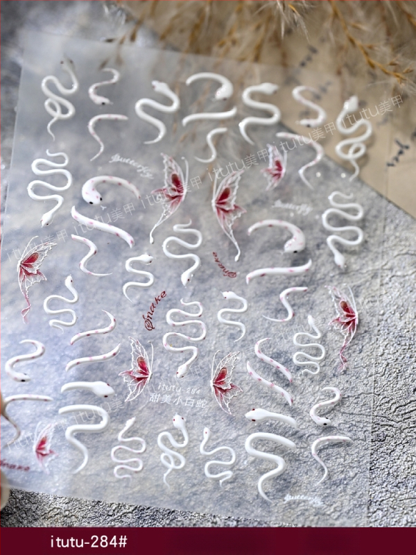 Uus Fugui väike punane madu reljeefne küünekunsti kleebis armas väike valge madu liblikas nutikas väike madu mao seljaliimiga küünekleebis