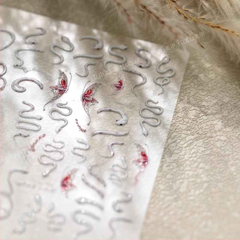 Uus Fugui väike punane madu reljeefne küünekunsti kleebis armas väike valge madu liblikas nutikas väike madu mao seljaliimiga küünekleebis