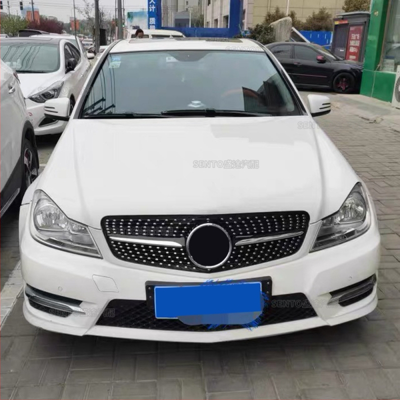 Sobib 2007-2014 Mercedes-Benz C-klassi W204 modifitseeritud keskmisele võrgule GT vertikaalribale Gymnopus AMG esivõrele