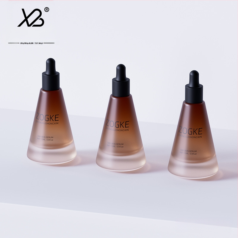 Jaunums noliktavā 20 ml matētas tējas koniskā pudele ar biezu dibenu, smidzināšanas pudele ar pilinātāju, ēteriskās eļļas smaržu pudele, esences apakšpudele