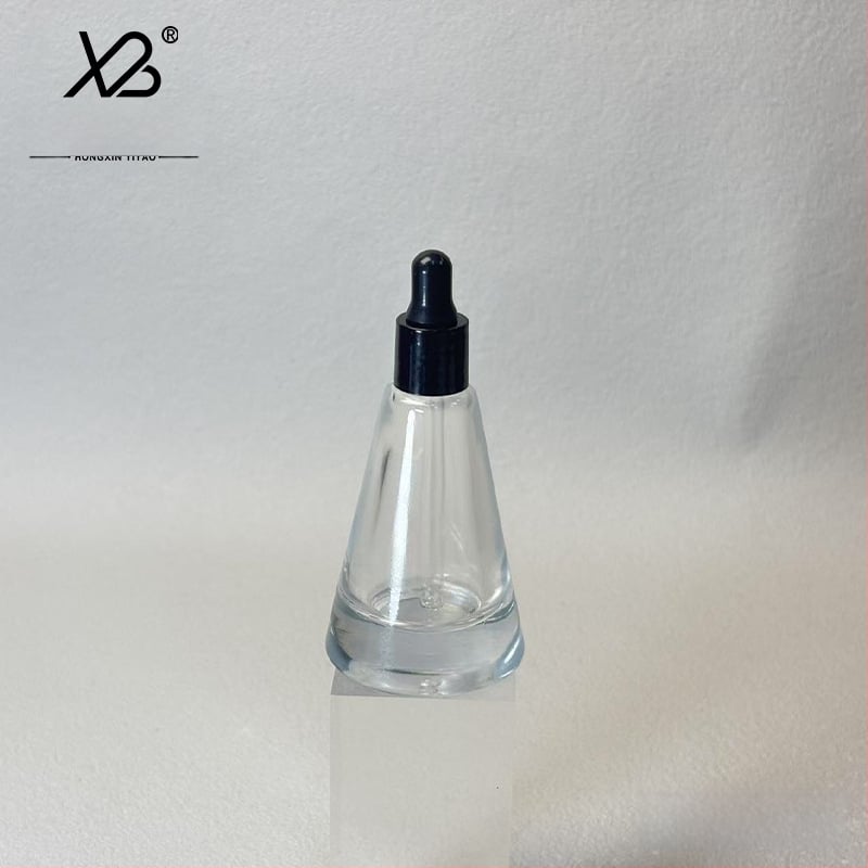 Jaunums noliktavā 20 ml matētas tējas koniskā pudele ar biezu dibenu, smidzināšanas pudele ar pilinātāju, ēteriskās eļļas smaržu pudele, esences apakšpudele