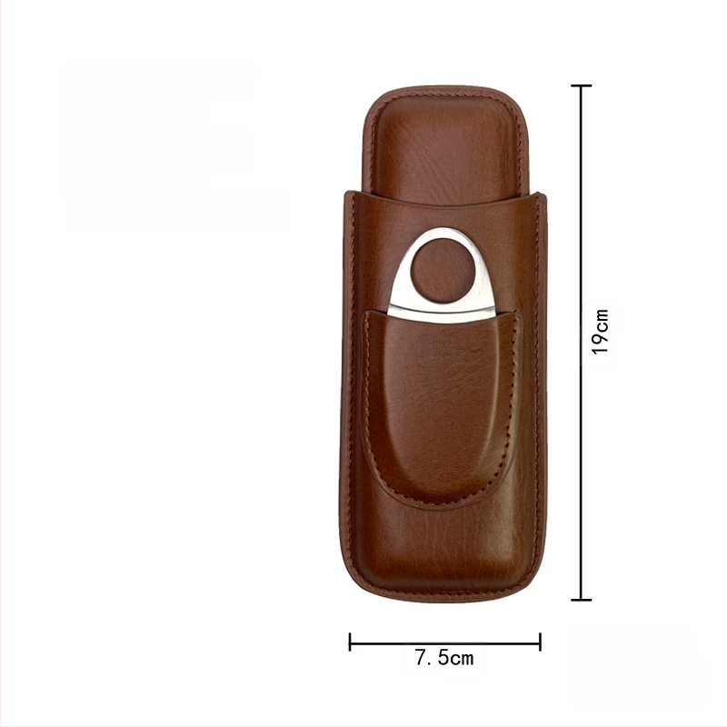 Laos olev sigarikomplekt, kokkupandud sigarikäärid, isikupärastatud sigariniisutaja, sigarinahast ümbris, hoiustuskate