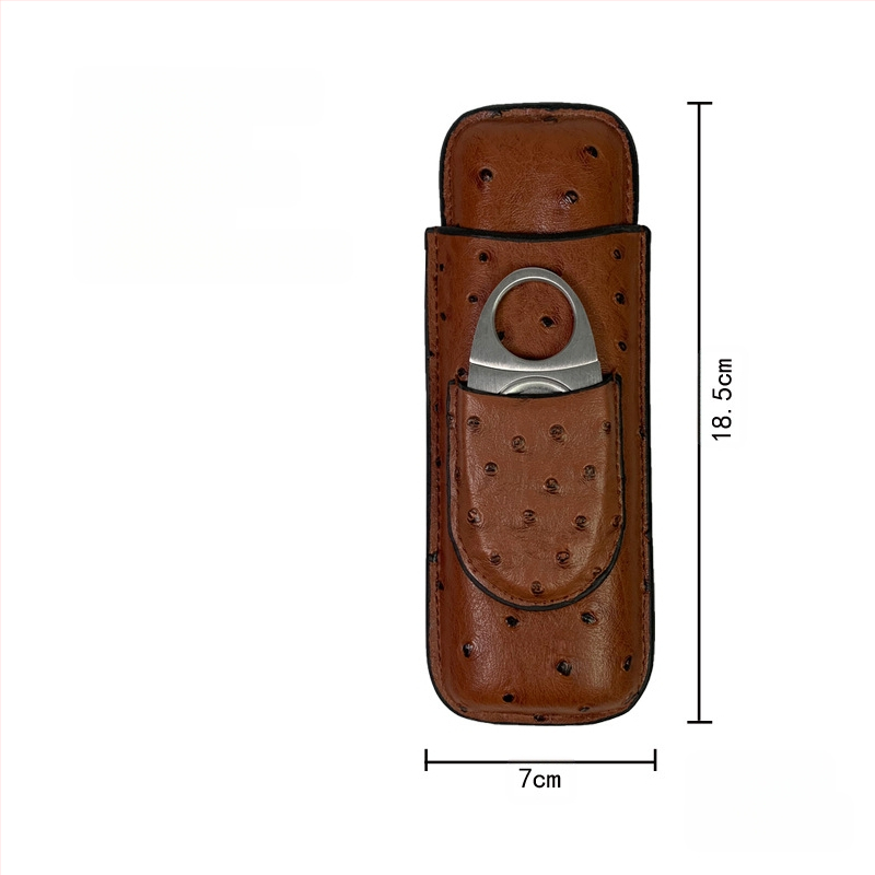Laos olev sigarikomplekt, kokkupandud sigarikäärid, isikupärastatud sigariniisutaja, sigarinahast ümbris, hoiustuskate