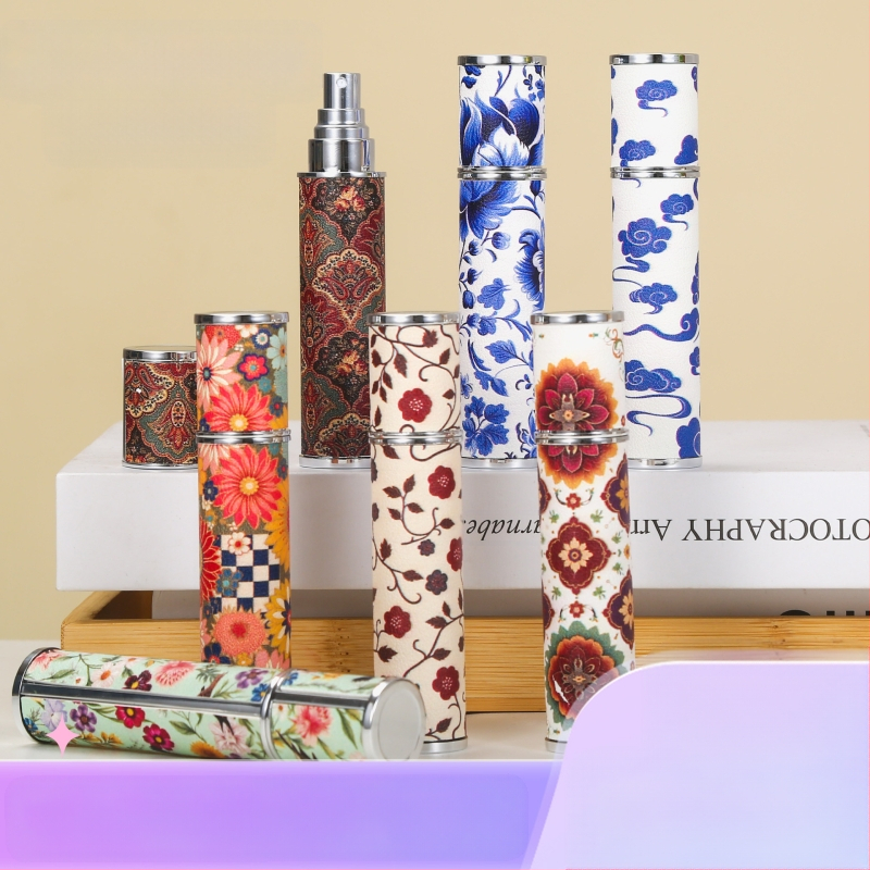 10 ml ėriuko odos vintažinio rašto odinis kvepalų buteliukas su spausdintu aukštos klasės nešiojamu kelioniniu purškimo buteliuku