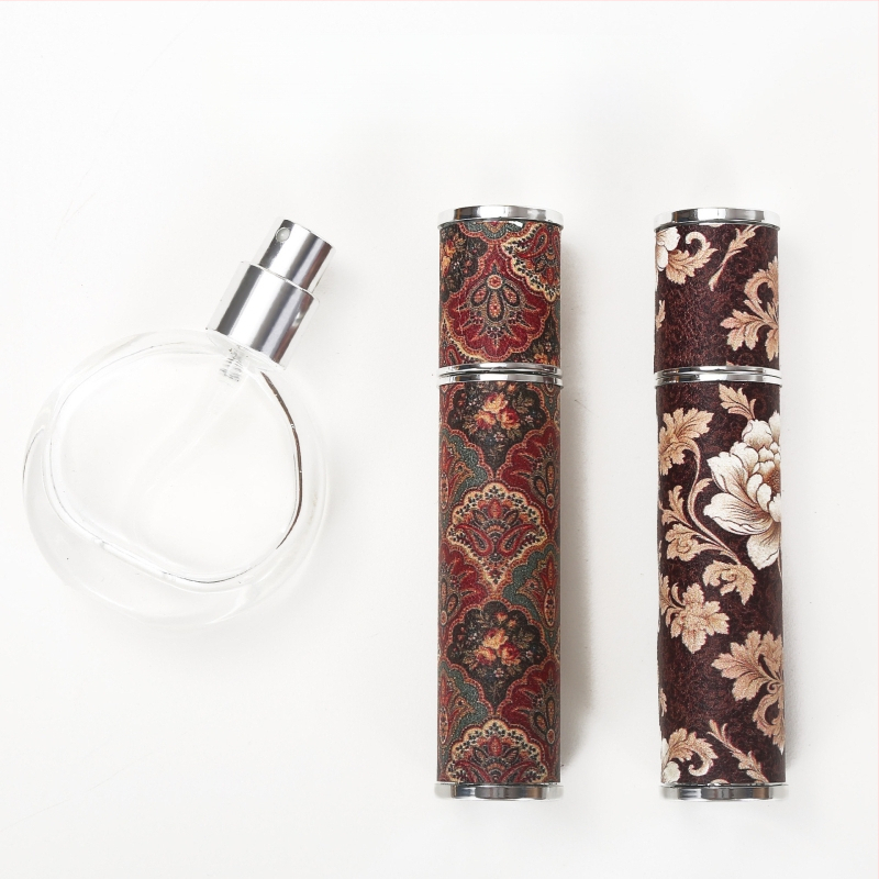 10 ml ėriuko odos vintažinio rašto odinis kvepalų buteliukas su spausdintu aukštos klasės nešiojamu kelioniniu purškimo buteliuku