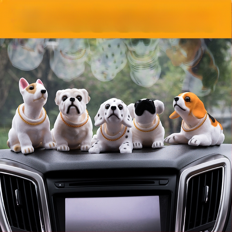 Raputava peaga koera autokaunistuse simulatsioon raputava peaga nuku tarvikud autovaigust liikuva peaga koeraauto kevadkoerte hulgimüük