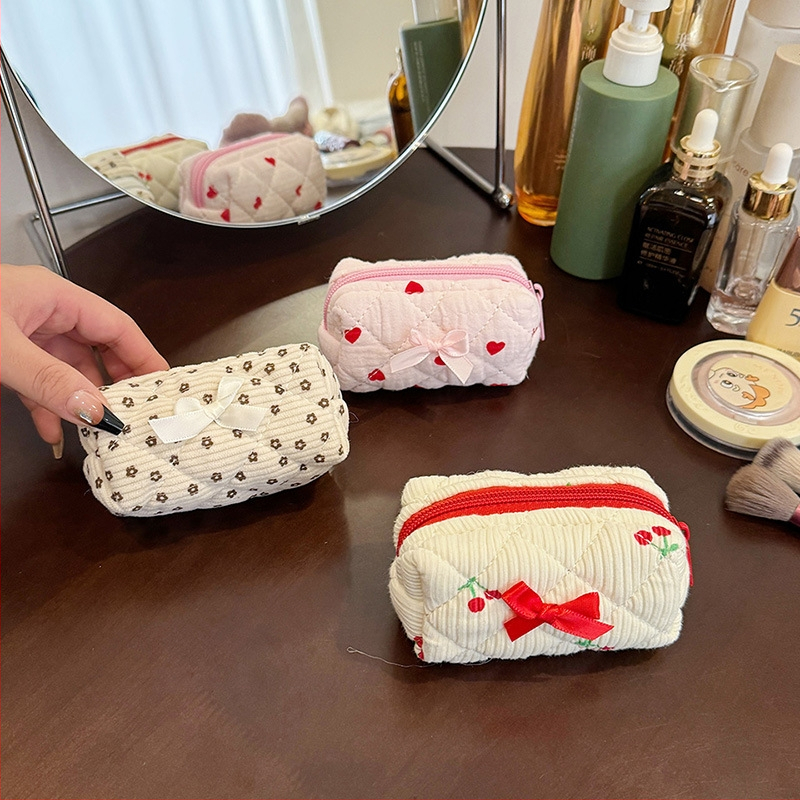 Tüdrukute südamekujulise lipsuga meigikott, naiste suure mahutavusega kaasaskantav tualett-tarvete kott, reisikott, tehase otsemüük