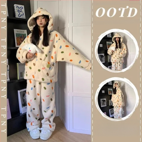 Naiste sügis- ja talvepaksendatud soe kootud ülikond, kus on koduriided, värvilised kommid triibuliste lilledega pehmete pidžaamadega