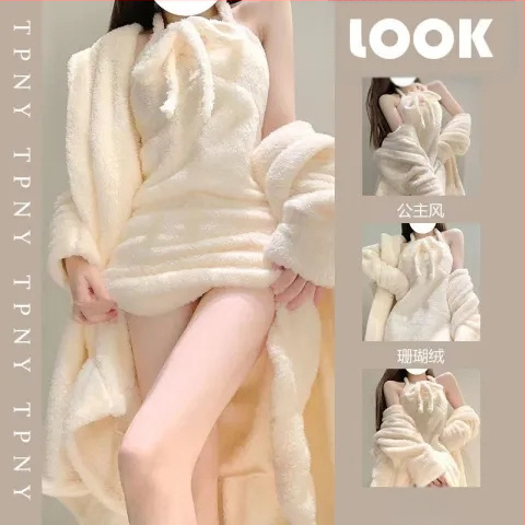 Naiste sügis- ja talvepaksendatud soe kootud ülikond, kus on koduriided, värvilised kommid triibuliste lilledega pehmete pidžaamadega