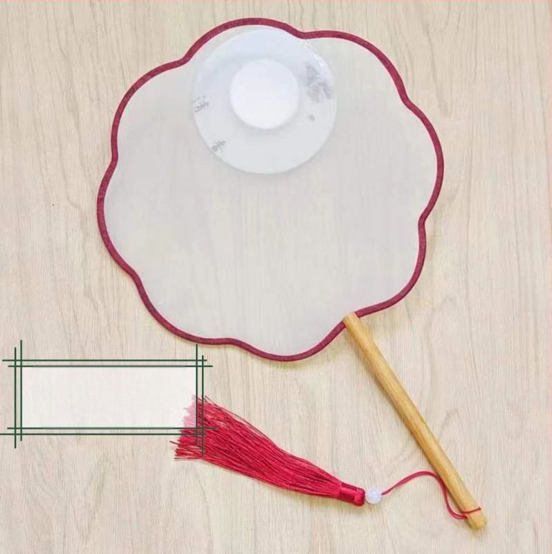 Traditsiooniline ümmargune lehvik tikandiaplikatsiooniga, käeshoitav lillelehvik, lehvikuribid, poolläbipaistev siiditaoline lehvikupind, ärikingitus