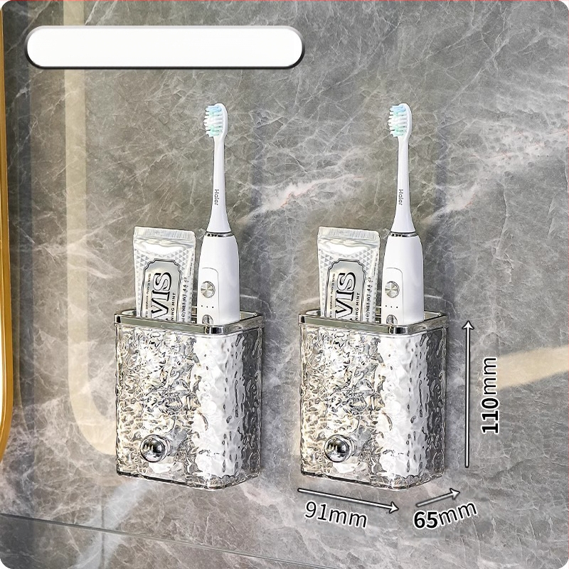 Tualetinis dantų šepetėlis, dantų pasta, šukų stovas, vonios kambarys be skylių, prie sienos tvirtinamas tualetas, praustuvas, skustuvas, supakuotas