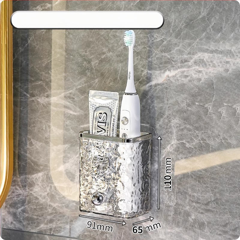 Tualetinis dantų šepetėlis, dantų pasta, šukų stovas, vonios kambarys be skylių, prie sienos tvirtinamas tualetas, praustuvas, skustuvas, supakuotas