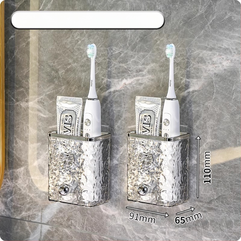 Tualetinis dantų šepetėlis, dantų pasta, šukų stovas, vonios kambarys be skylių, prie sienos tvirtinamas tualetas, praustuvas, skustuvas, supakuotas