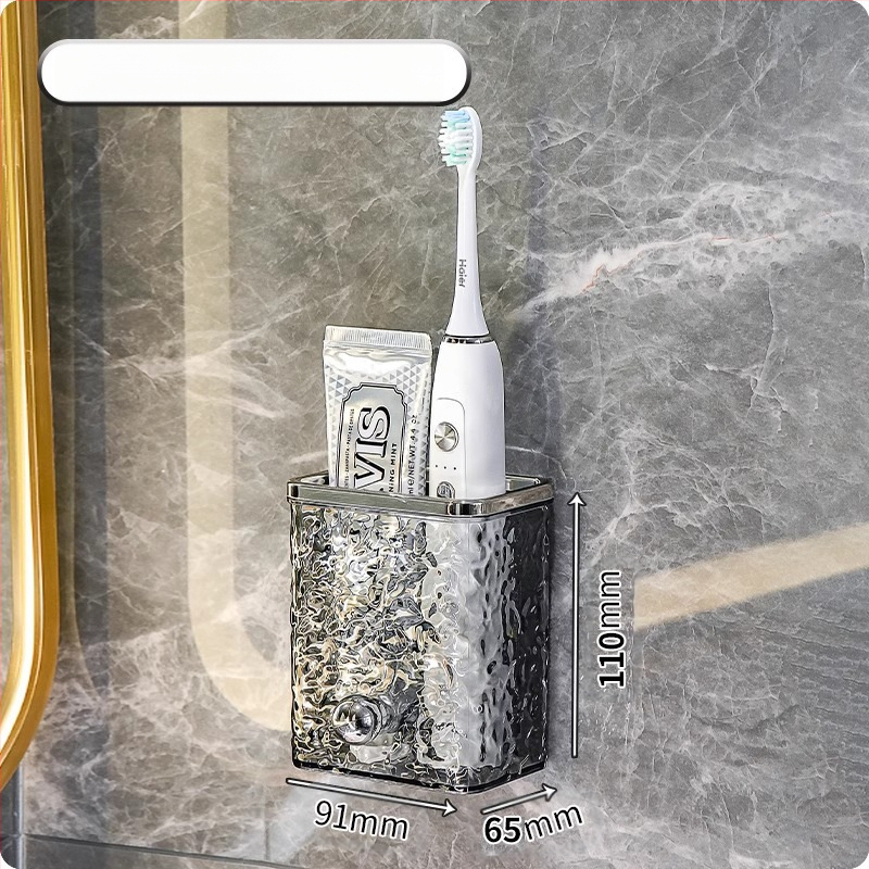 Tualetinis dantų šepetėlis, dantų pasta, šukų stovas, vonios kambarys be skylių, prie sienos tvirtinamas tualetas, praustuvas, skustuvas, supakuotas