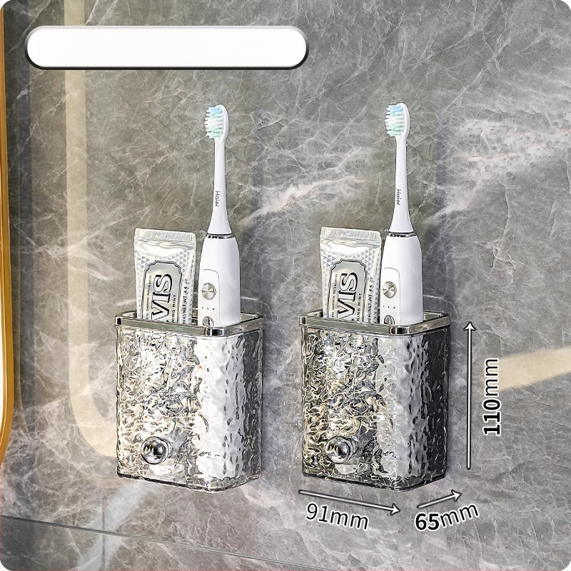 Tualetinis dantų šepetėlis, dantų pasta, šukų stovas, vonios kambarys be skylių, prie sienos tvirtinamas tualetas, praustuvas, skustuvas, supakuotas